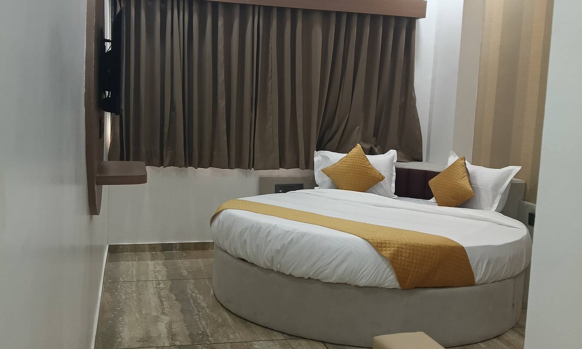 Vallabh Vidhyanagar Hotel | Hotel Rose Prime