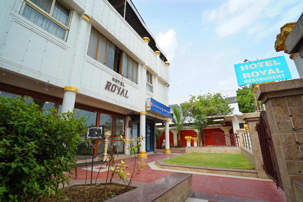 Sarkhej Hotel | Hotel Royal