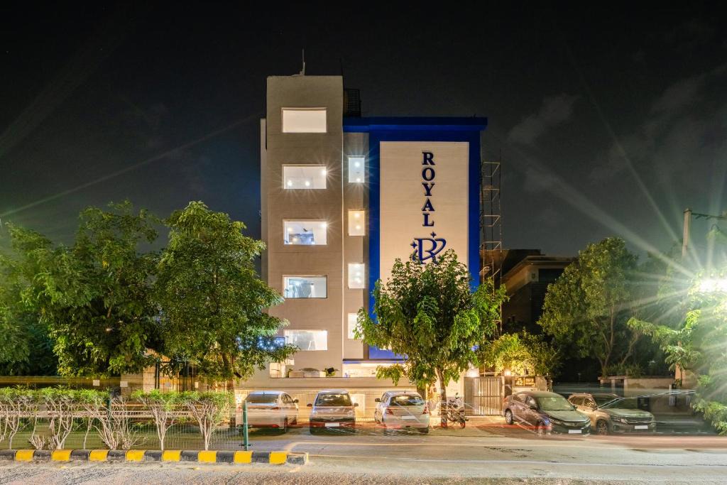 DLF City Hotel | Hotel Royal Orbit Near Dronacharya Metro station