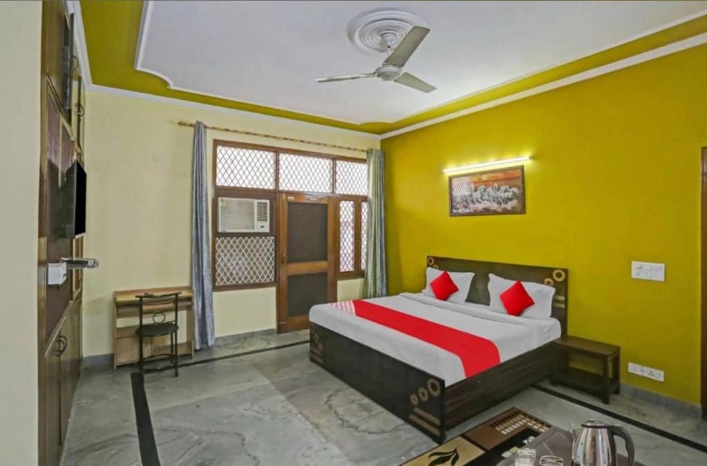 Gurugram House | Hotel Royal Retreat