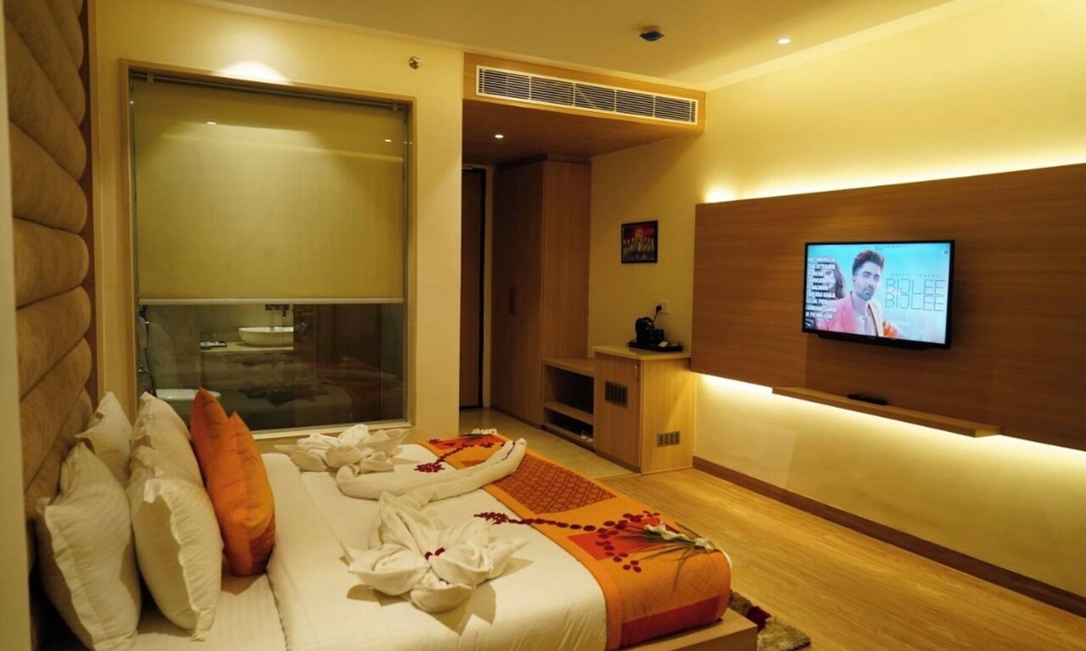 Amritsar Hotel | Hotel RRV with Free Parking