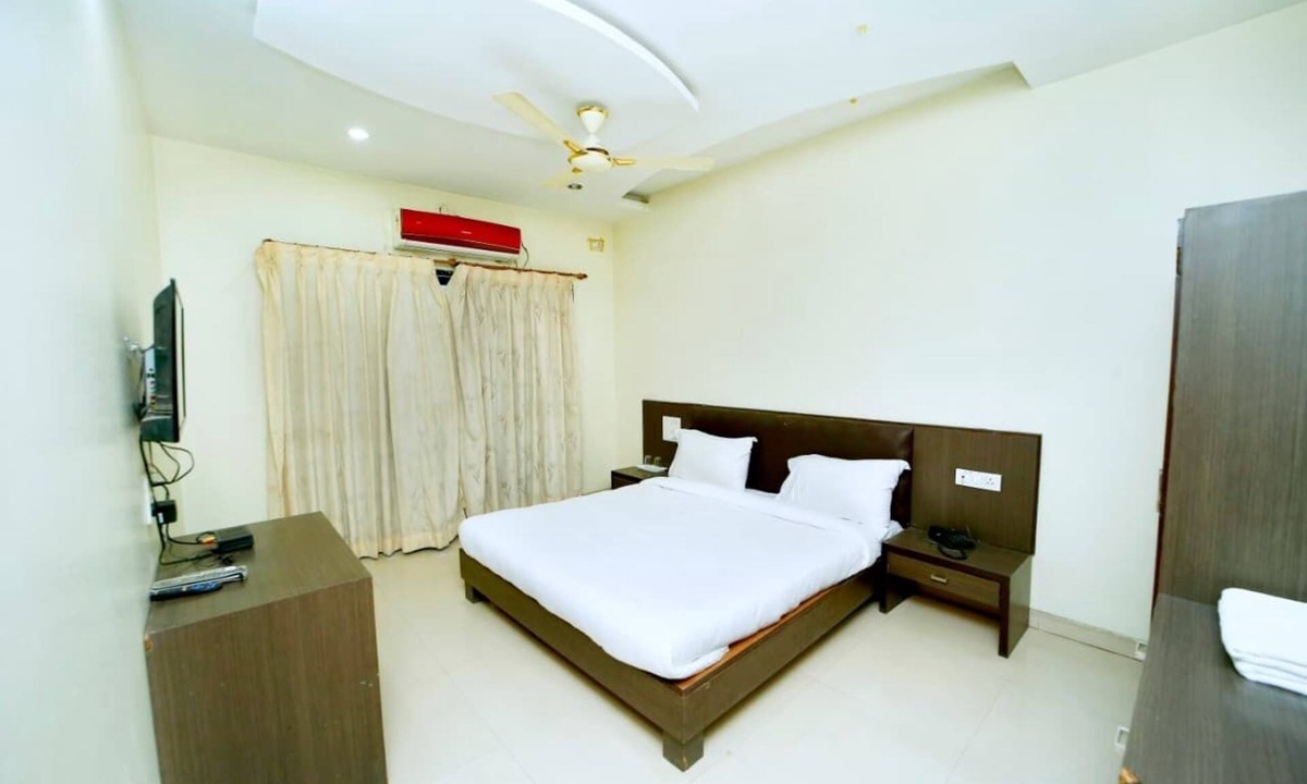 Bid Hotel | Hotel Sai Palace Executive Lodging