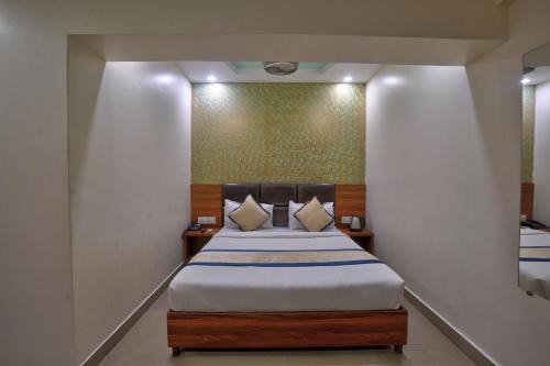 Vile Parle West Hotel | Hotel Saineel Residency