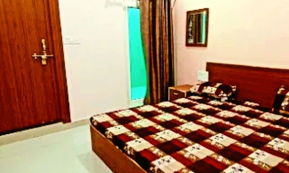 Vrindavan Hotel | Hotel Saraswati Atithi Bhawan Vrindavan