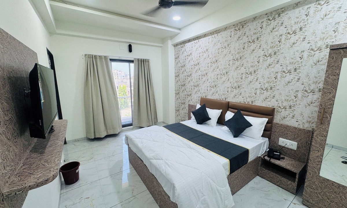 Dwarka Hotel | Hotel shiv palace