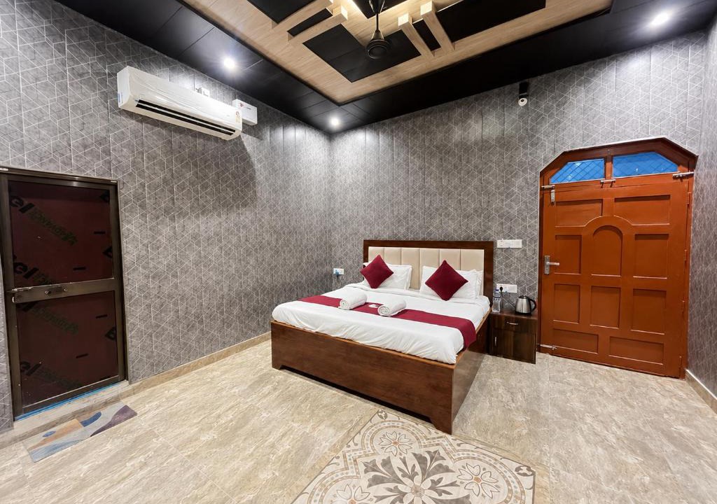 Ayodhya Hotel | Hotel Shreeji Palace - OPP Hanuman Garhi Mandir
