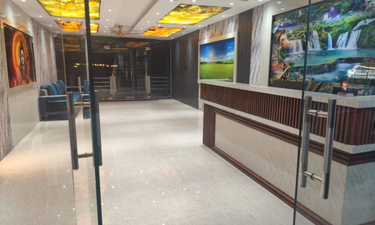 Sadabad Hotel | Hotel Shri Dauji Maharaj Palace