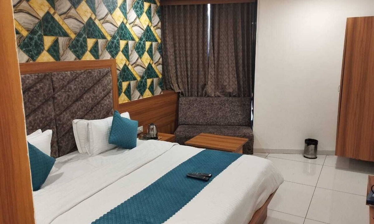 Chandkheda Hotel | Hotel Silver Inn