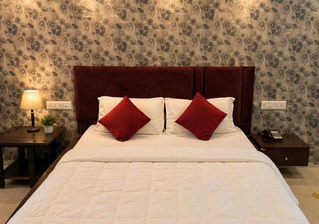 Ahmedabad Hotel | Hotel Skyhigh - Hotel Tushar