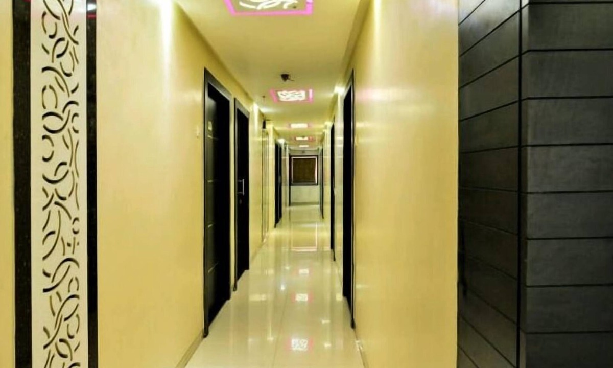 Surat Hotel | hotel skylawn surat
