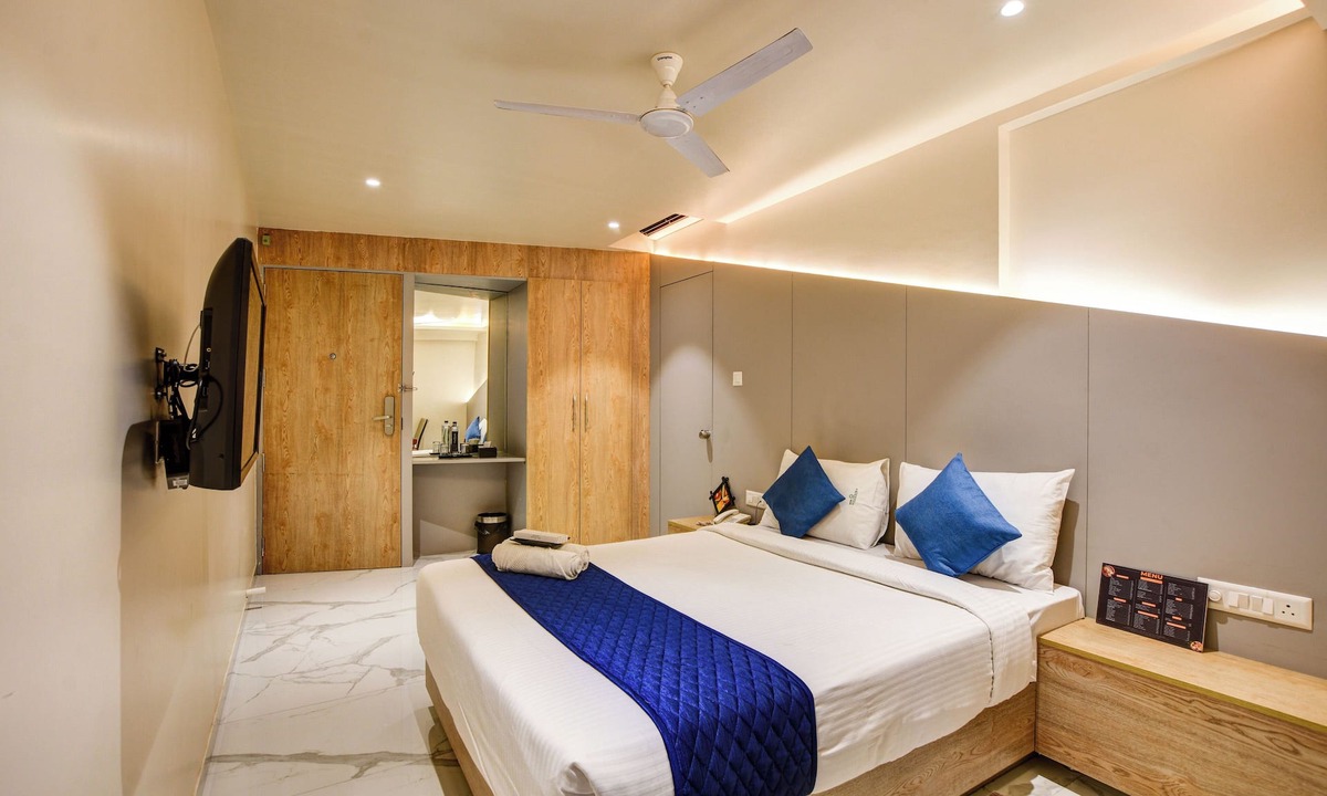 Phase 1 Hotel | Hotel Solitaire