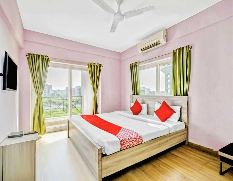 Rajarhat Hotel | Hotel SSSS Garden Cafe & Hotel
