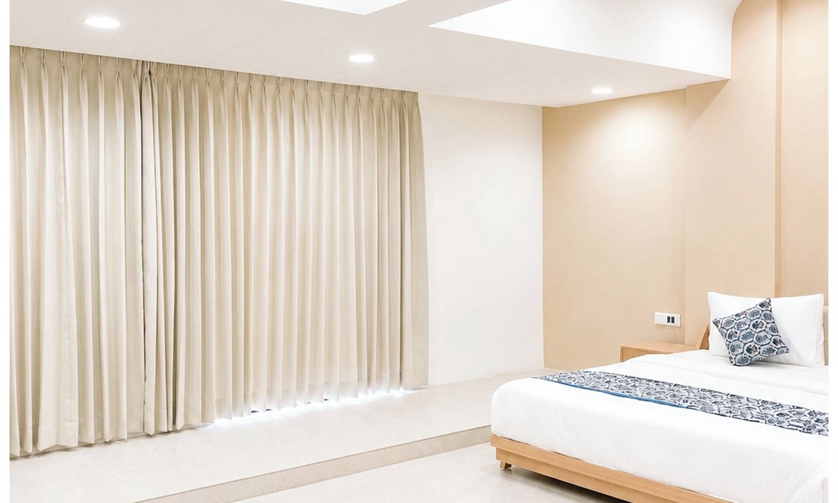 Vallabh Vidhyanagar Hotel | Hotel Sun Shine
