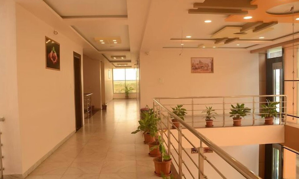 Indapur Hotel | Hotel Swamiraj Executive