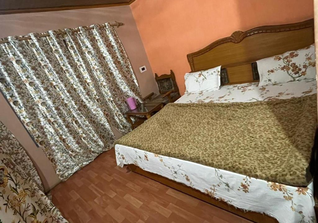 Srinagar Hotel | Hotel TAUHURA
