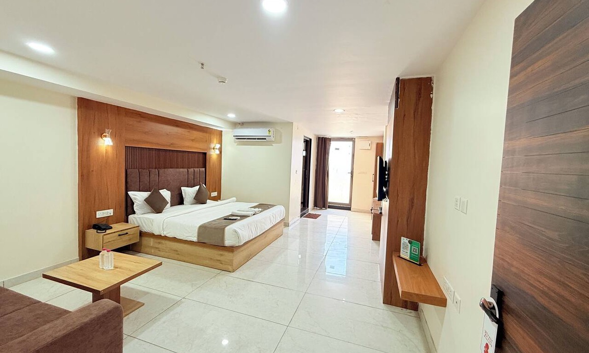 Vaishali Nagar Hotel | Hotel The 10th Floor