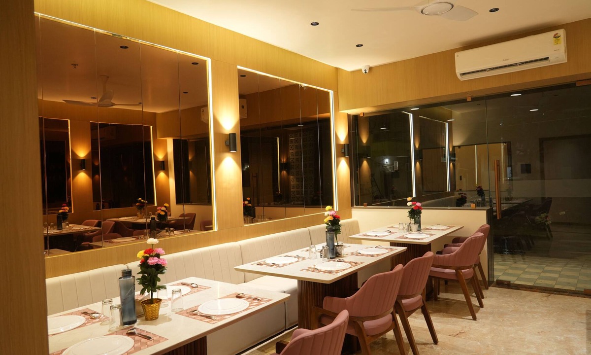 Dwarka Hotel | Hotel The Grand Om Krishna