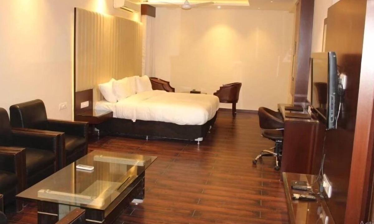 Satna Hotel | Hotel Uma Residency