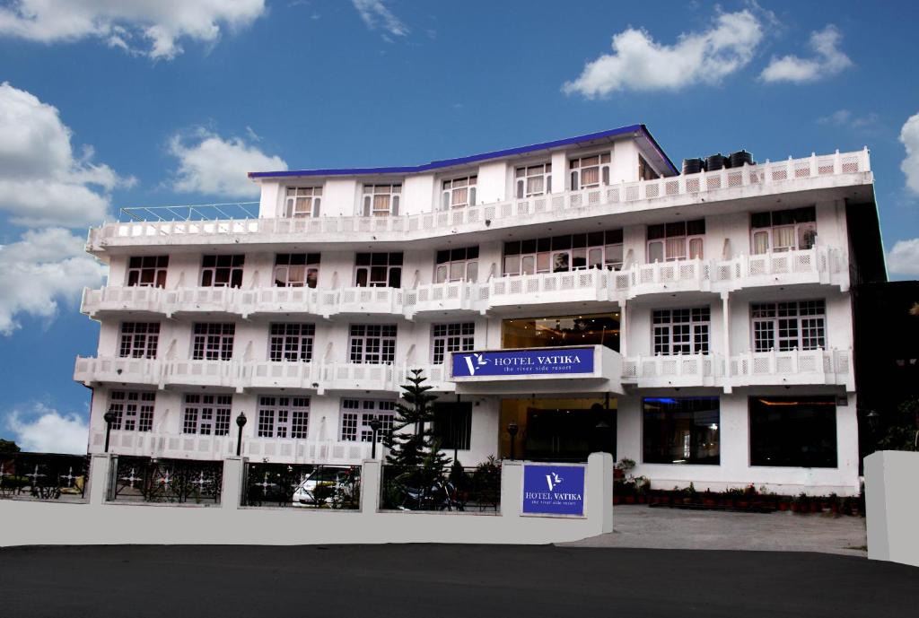 Jadrangal Hotel | Hotel Vatika - the riverside resort
