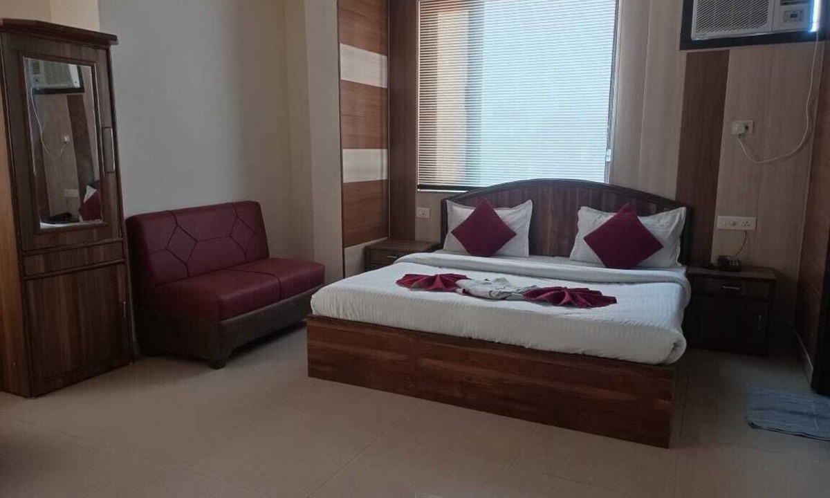 Shivalik Nagar Hotel | Hotel Vistara Grand