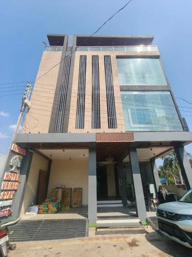 Omkareshwar Hotel | Hotel Vriksh Stay