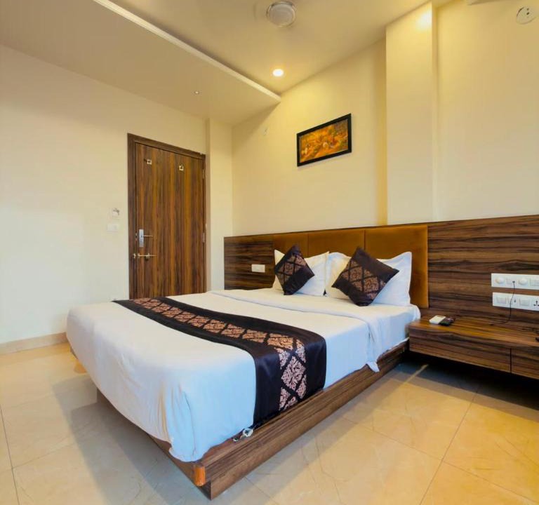 Udaipur City Centre Hotel | HOTEL VRINDA 966O9O1OO6 Old city Just 750mtr from City palace