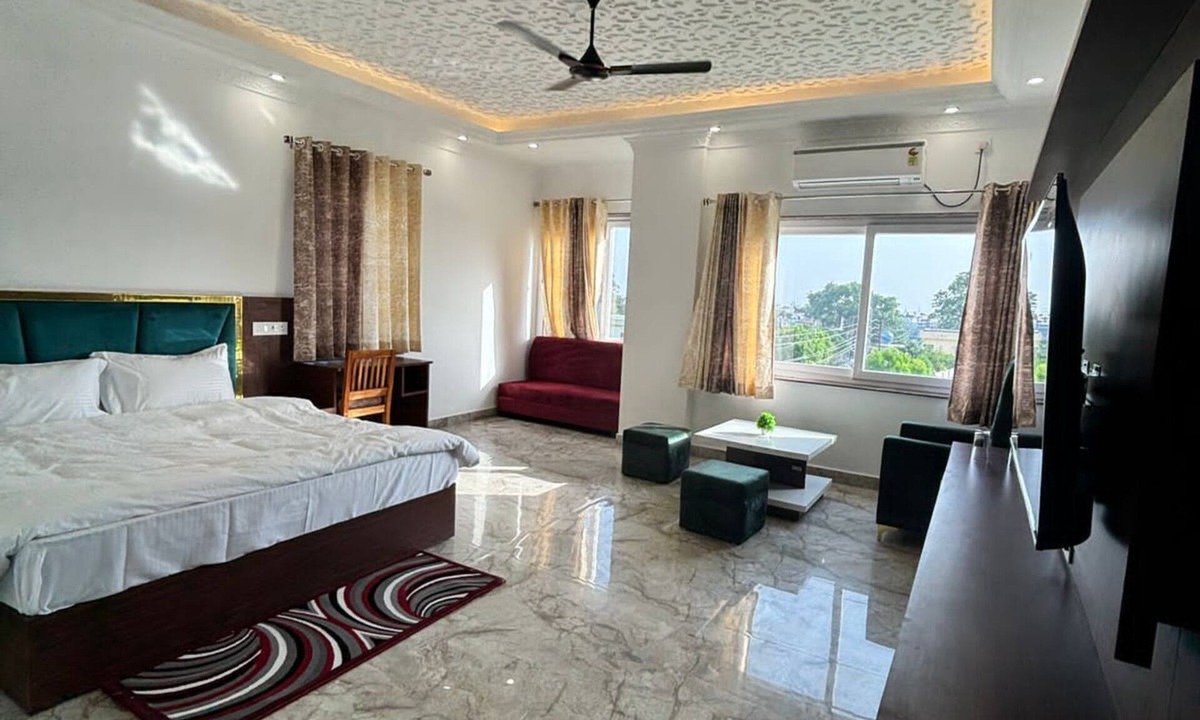 Haldwani Hotel | Hotel white inn