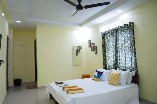 Gachibowli Hotel | Hotel Yellow Bells