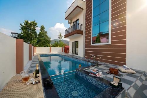 Malavli Villa | II EMPYREAN STAYS II SU CASA VILLA II 4BHK II AC II PRIVATE POOL Il