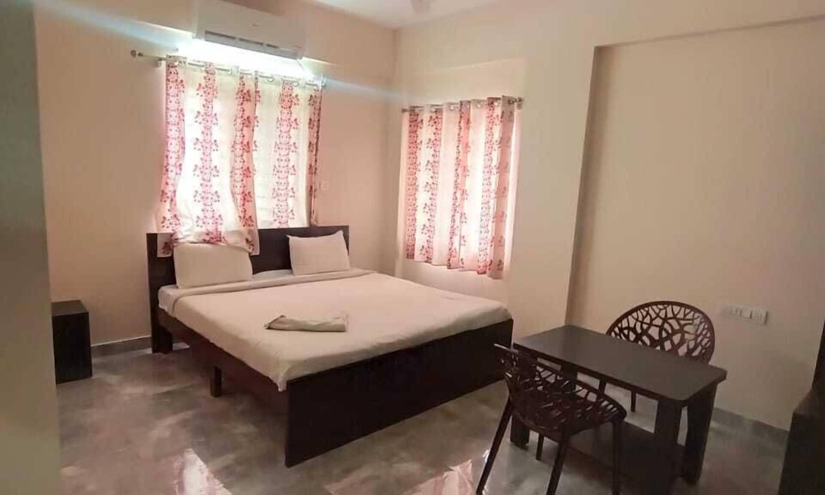 Bengaluru Hotel | iROOMZ S V Comforts