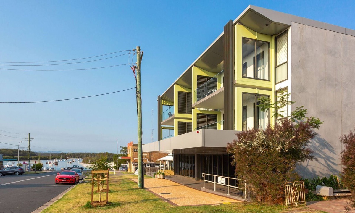 Huskisson Apartment | Ishtar Apartment 1 by Book Jervis Bay Luxury Living Accommodation