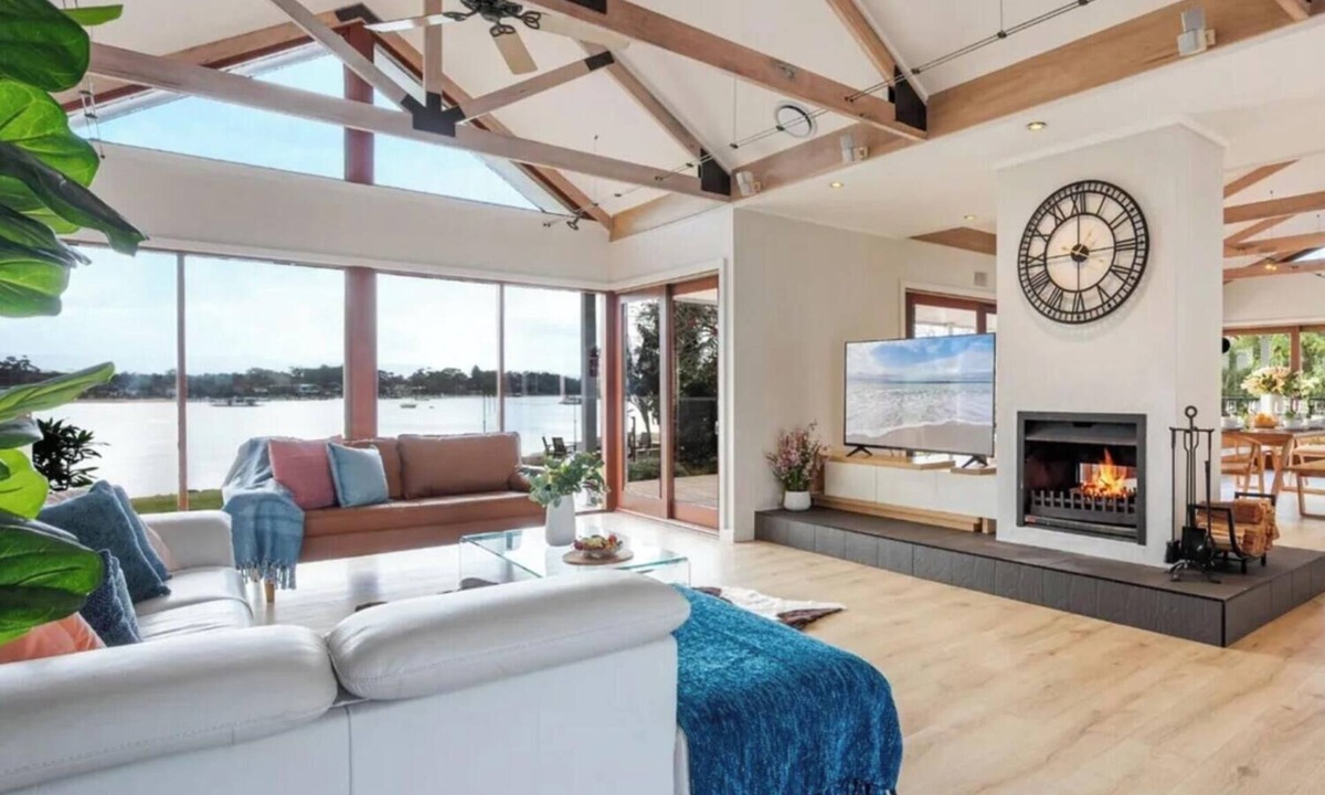Comerong Island House | Island Oasis – absolute waterfront, boat ramp, firepit