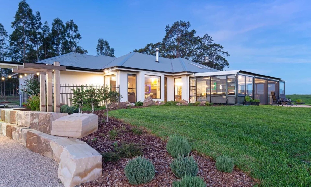 Paxton House | Jasmine Lodge - Idyllic home with pool, mountain views and fire pit.