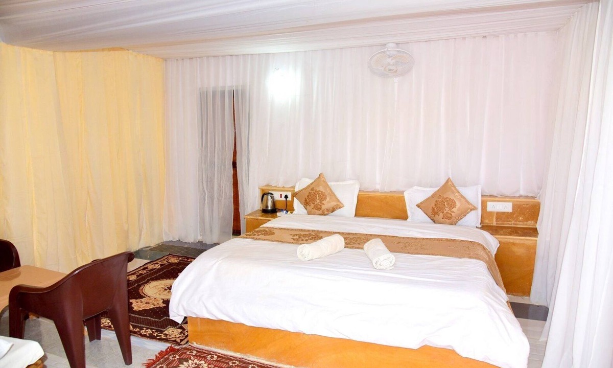 Amar Sagar Pol Resort | Jodhani Desert Camp & Resort Jaisalmer