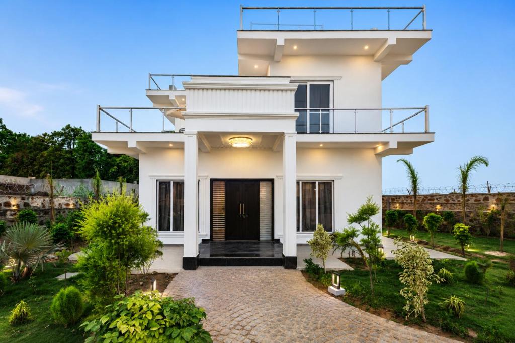 Taoru Villa | JP Farmstay 5-BHK Retreat with Kids' Room, Bar Area & Sit-out