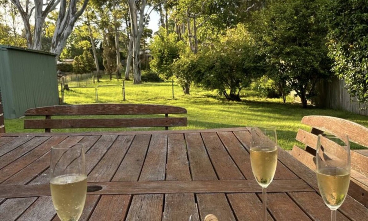 Bowral Cottage | ☘️"KILMEEDY" Take time to smell the roses🌹 in Bowral-Walk to town-Pet friendly.