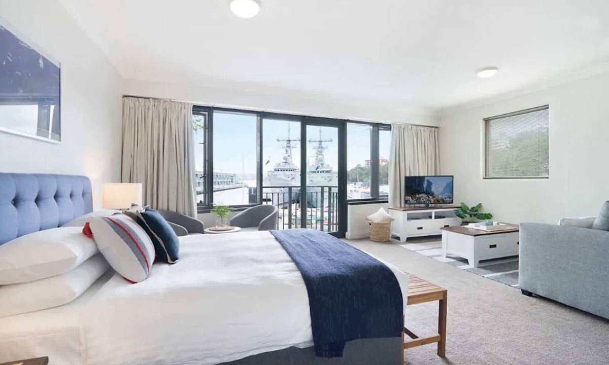 Woolloomooloo Apartment | King Size Studio With Water View, Walk To The City