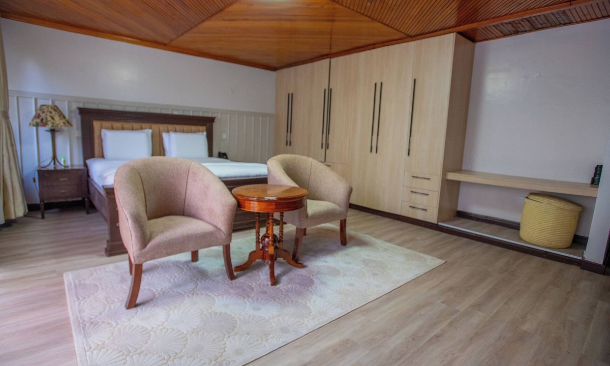 Gigiri Hotel | King Suite with Balcony and Bathtub near UN Nairobi, Cozy Stead Haven House