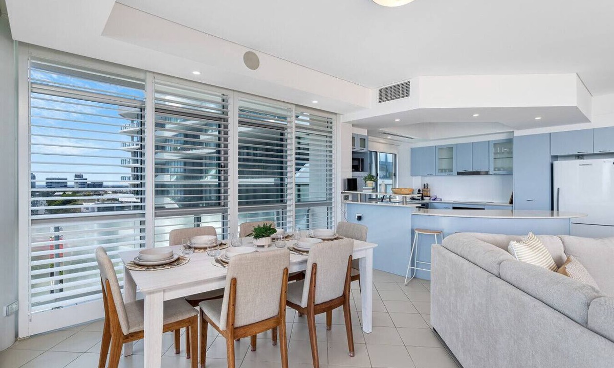 Coolangatta Apartment | Kirra Oceanfront Views