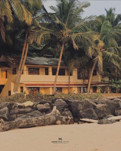 Kannur House | Kizhunna rock beach house