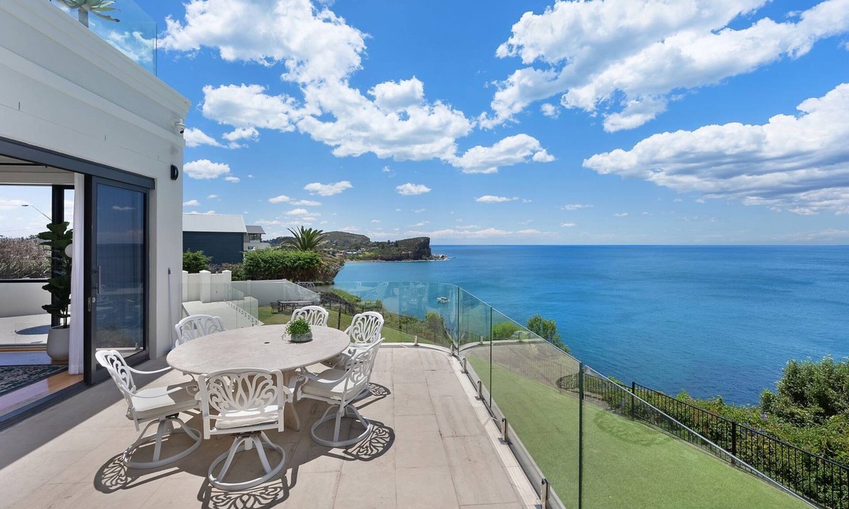 Avalon Beach House | Kookaburra, Ocean Front by TCC