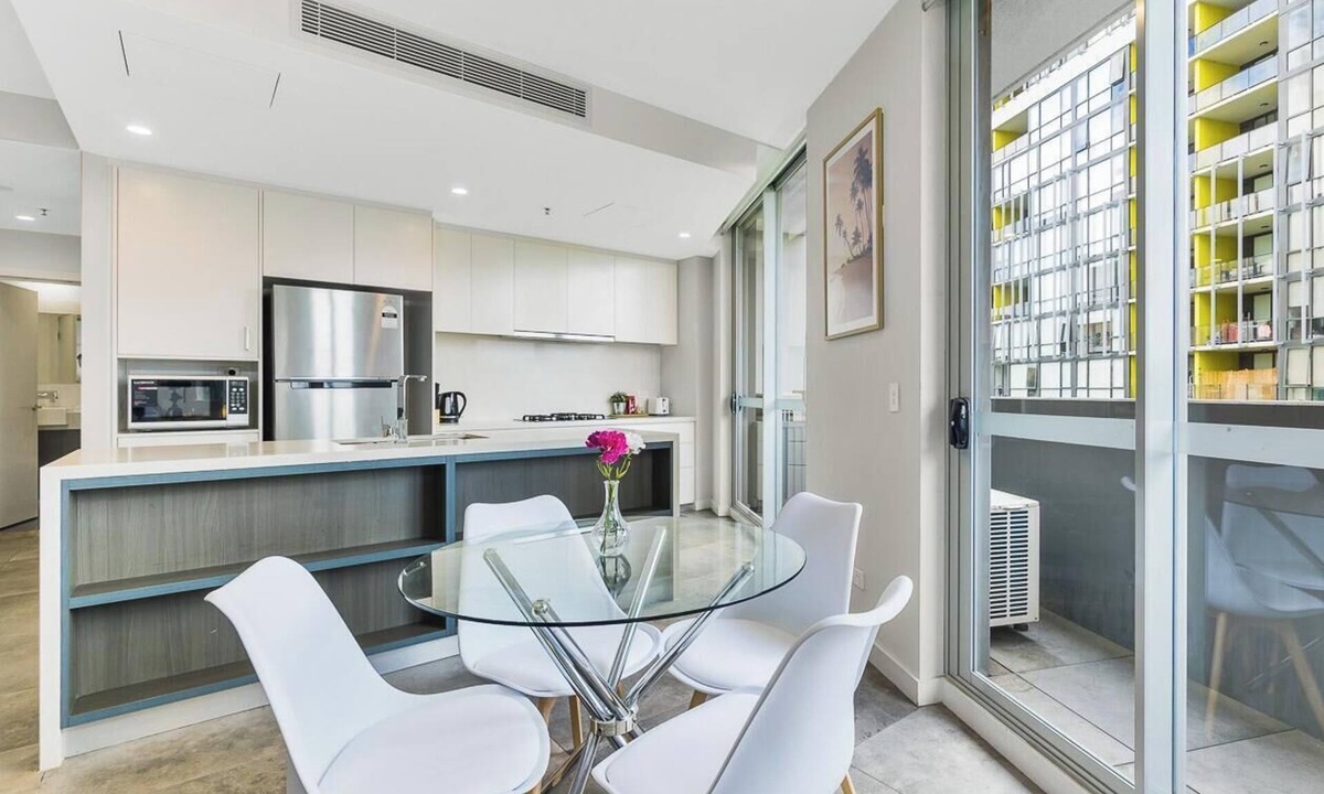 Mascot Apartment | KozyGuru | Mascot | 2 Bed APT + Free Parking