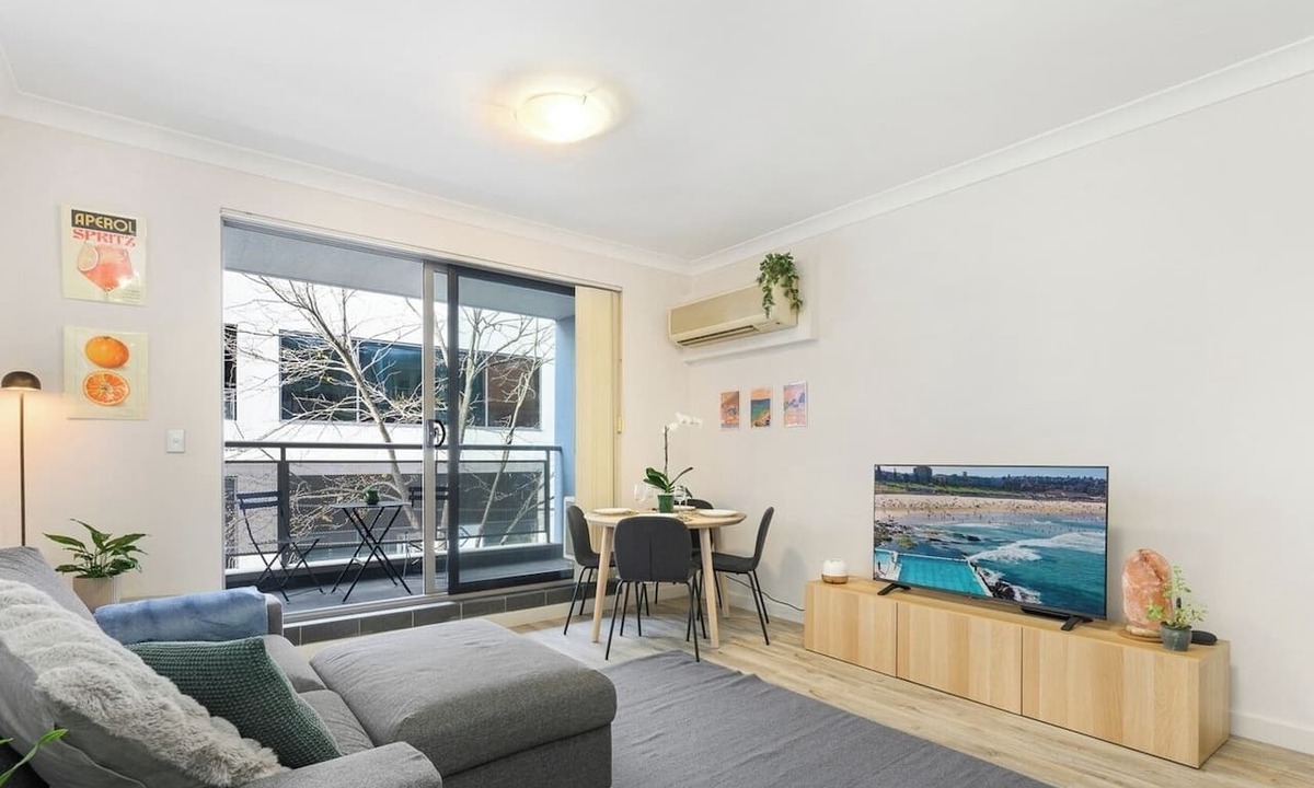 Redfern Apartment | KozyGuru | Redfern | Vibrant Cityside Retreat