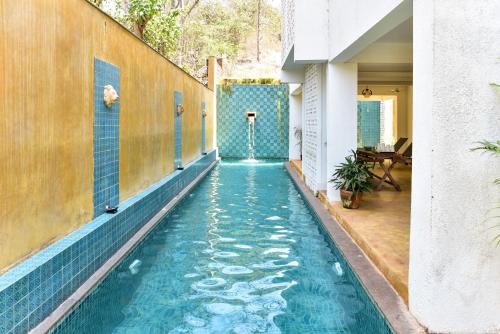Reis Magos Apartment | La Mer by The Blue Kite - Pool, Kitchen, Pool Table, Wifi & Security, 10 mins to Candolim Beach & 5 mins to Casino
