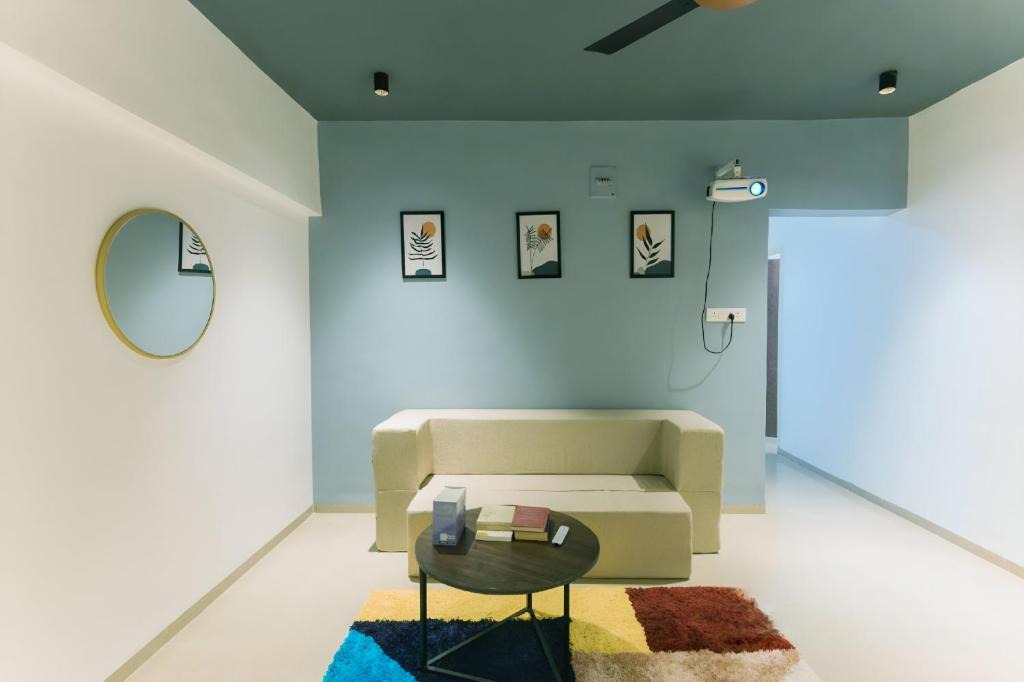Viman Nagar Apartment | La vaccanza Suite -403