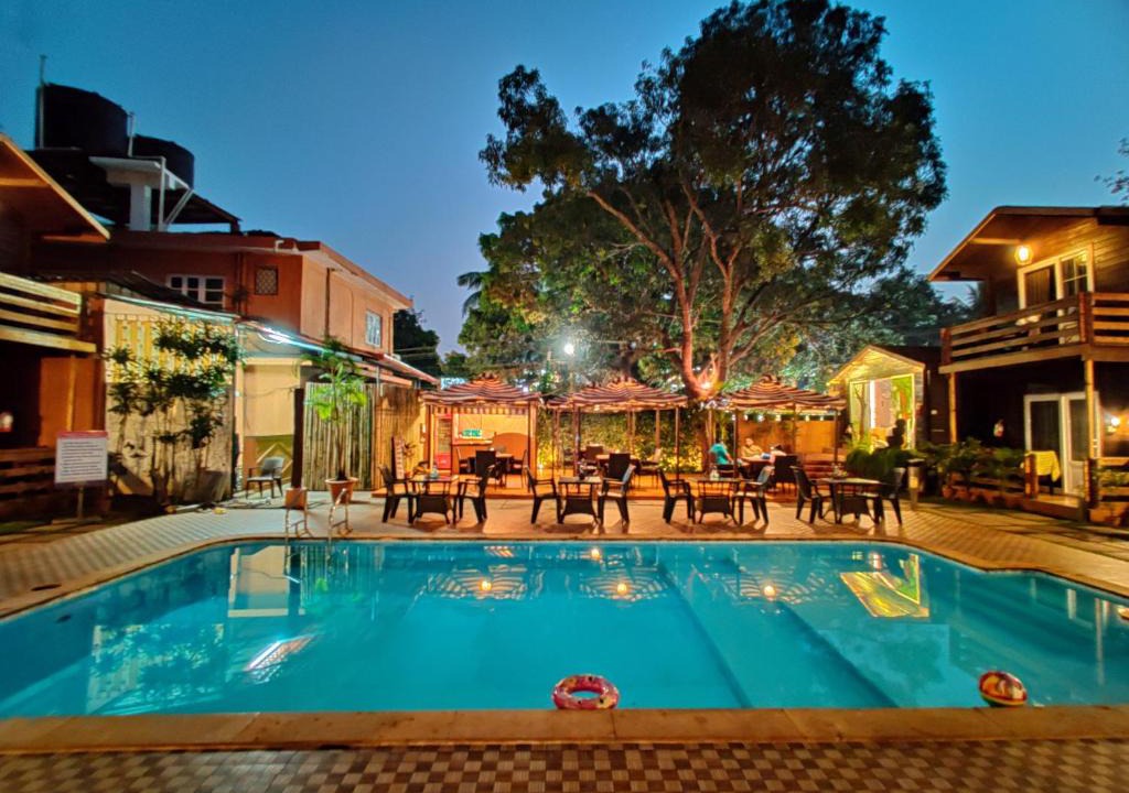 Saunta Vaddo Ski Chalet | La Vie Woods- couples/families only