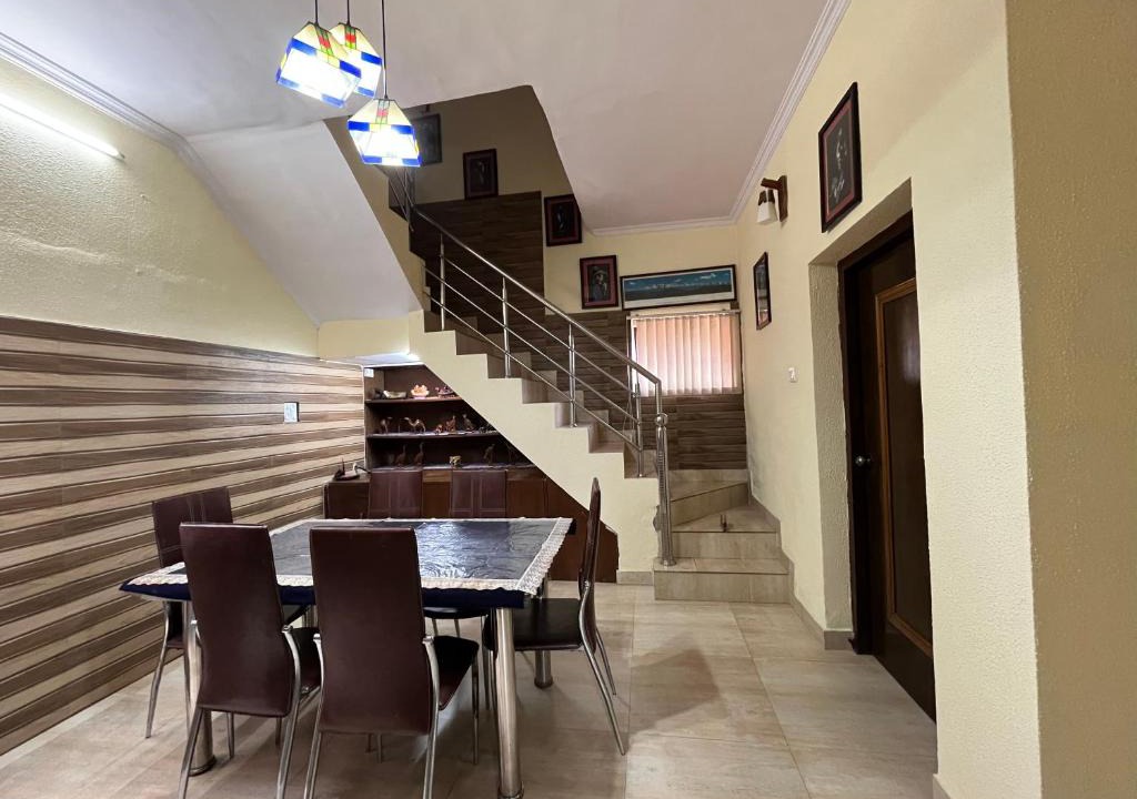 Naukuchiyatal Villa | Lake Pleasant Villa