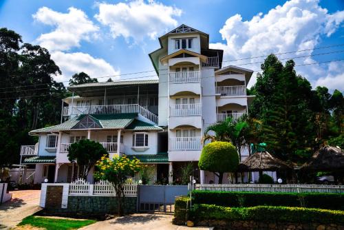 Chinnakanal Resort | Lakezone Holiday Resort