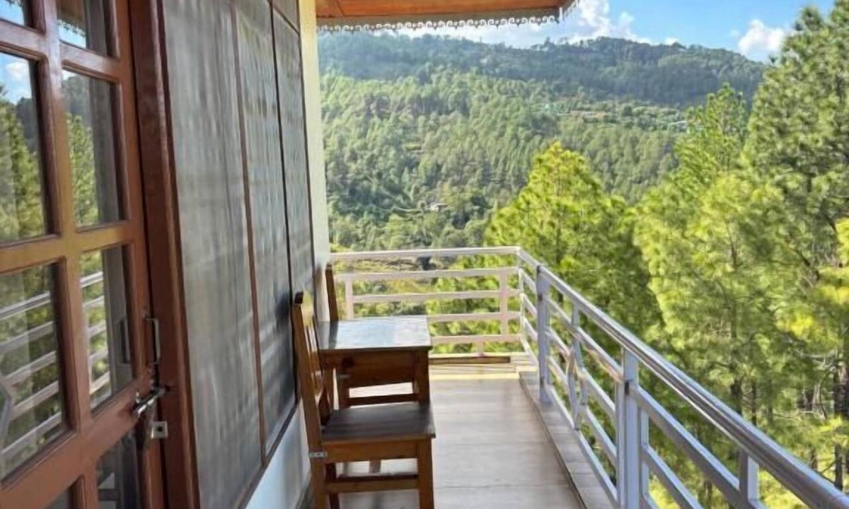 Kausani Hotel | Lap of Himalayas Resort Kausani