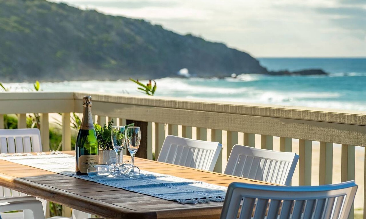 Blueys Beach Apartment | Lawsons at Blueys - A perfectly positioned pet friendly home next to the ocean